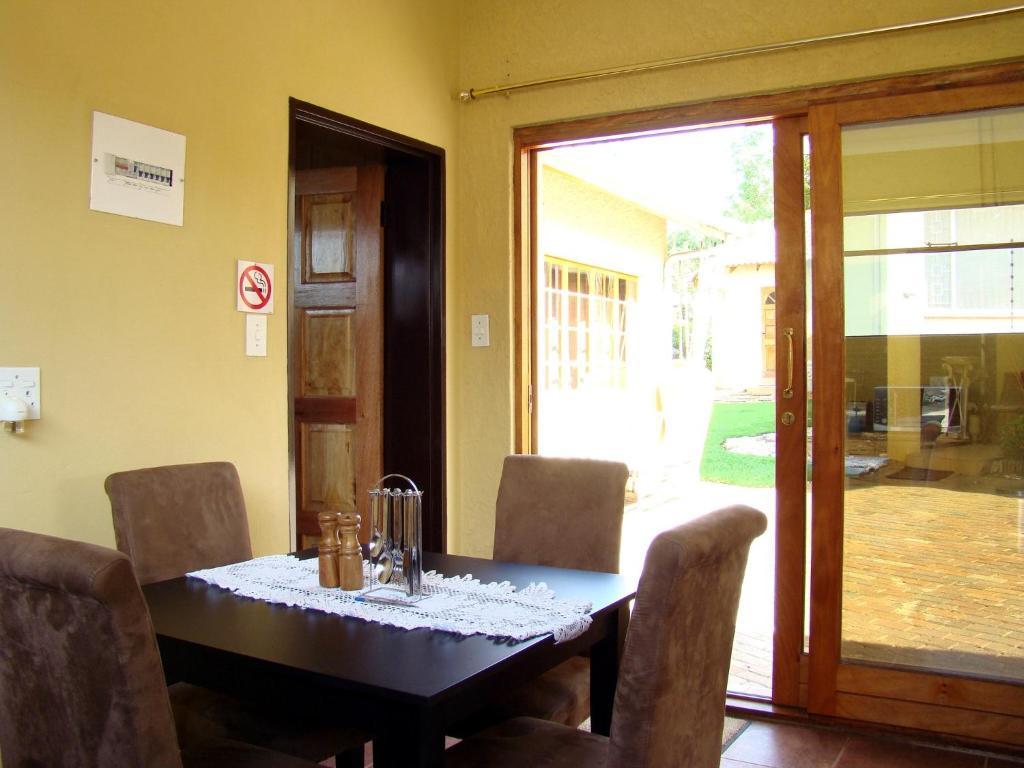 Eagle Crest Executive Lodge Edenvale Kamer foto